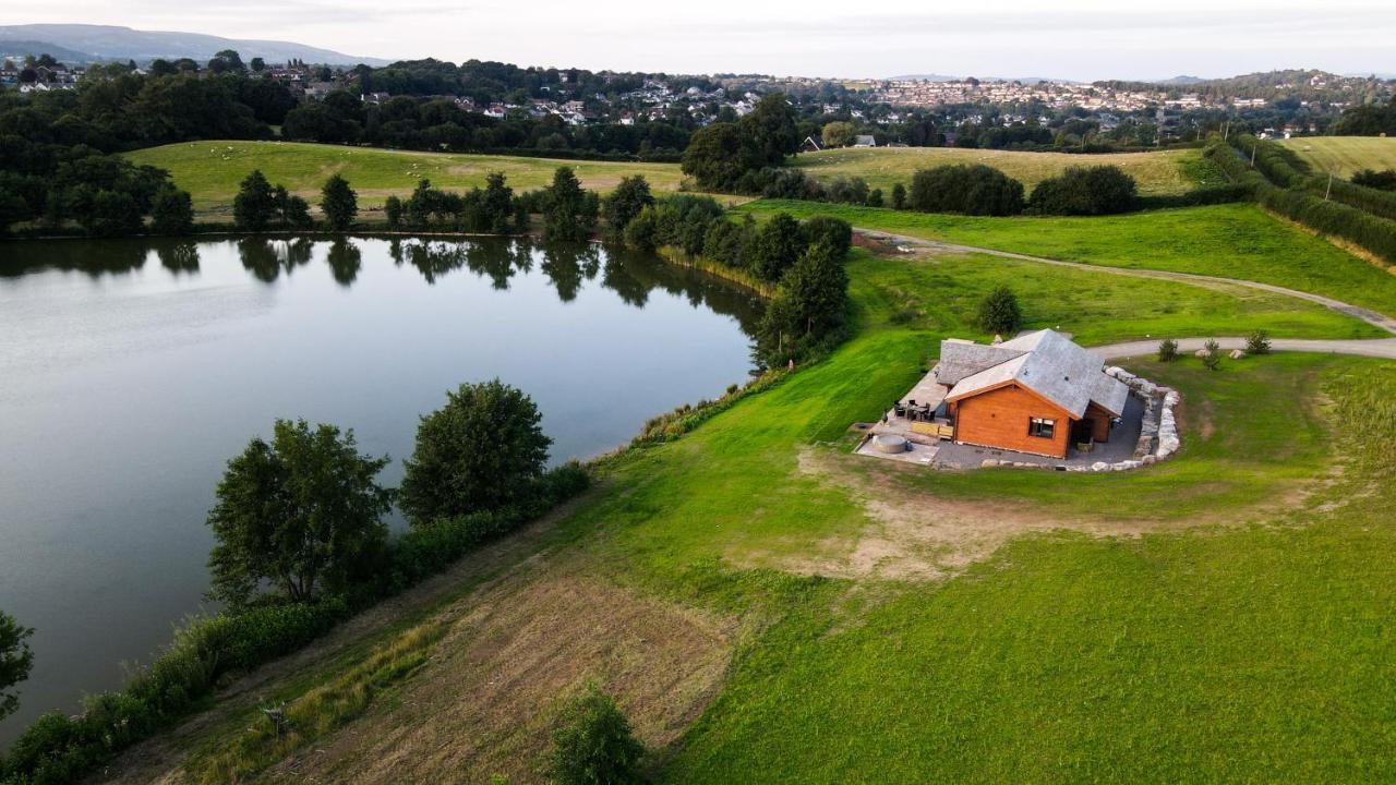Cuddfan Lodge On A Gorgeous Private Lake Νιούπορτ Εξωτερικό φωτογραφία